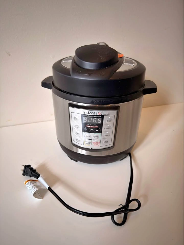 Instant Pot Duo 7-in-1 Mini Electric Pressure Cooker