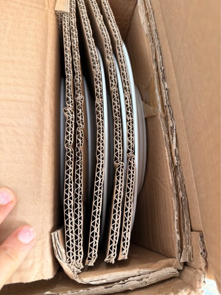 Brand new 18 piece dinnerware (retail $65) - photo 3