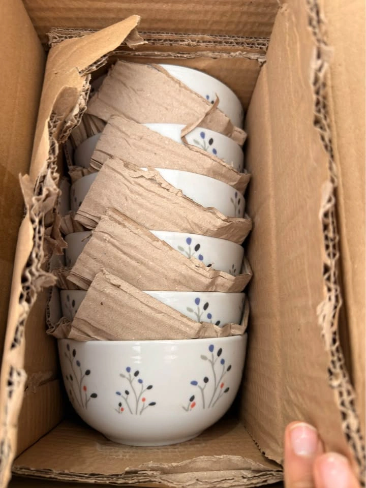 Brand new 18 piece dinnerware (retail $65) - photo 4