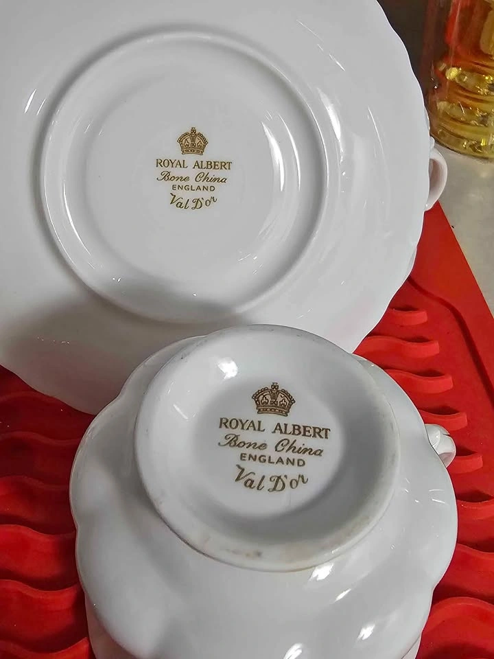 6 Vintage Royal Albert Val D'or Demitasse Cups - Fine Bone China