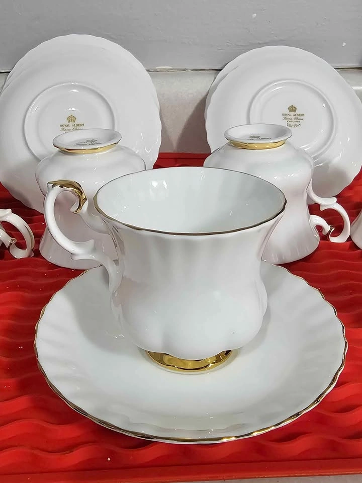 6 Vintage Royal Albert Val D'or Demitasse Cups - Fine Bone China - photo 2