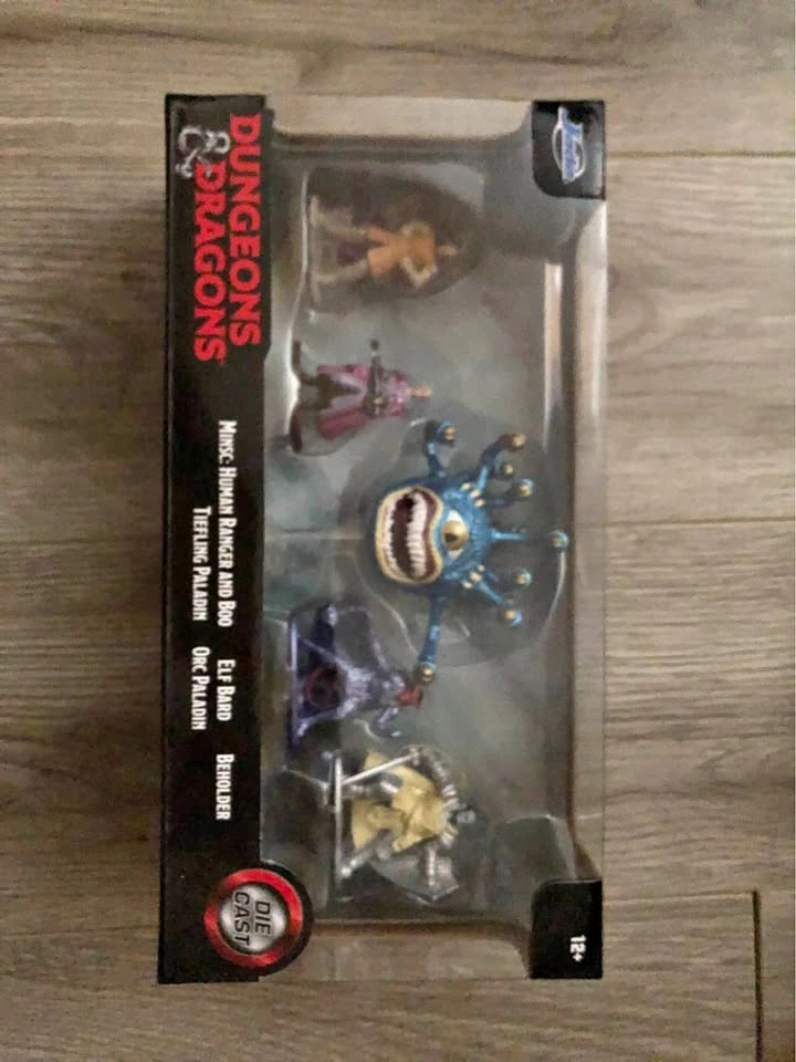 Dungeons and dragons figures