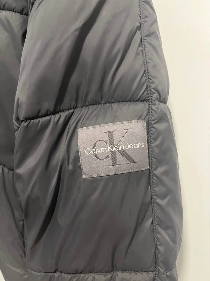 $30 Calvin Klein women grey cropped puff jacket - photo 4