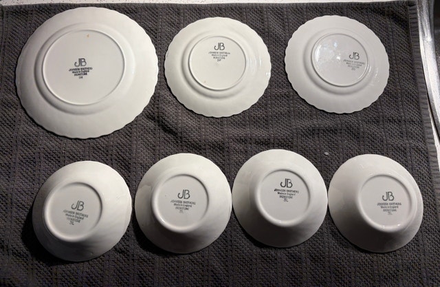 Vintage Johnson Brothers Rose Swirl Ironstone Plates/Bowls - photo 2