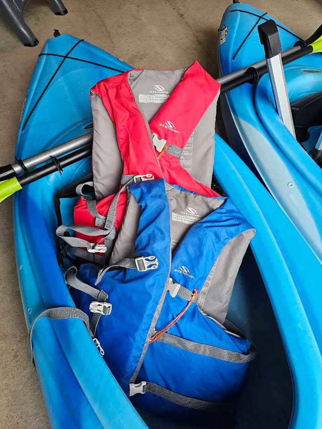 Pair of 8-ft Kayaks with Accessories - photo 5