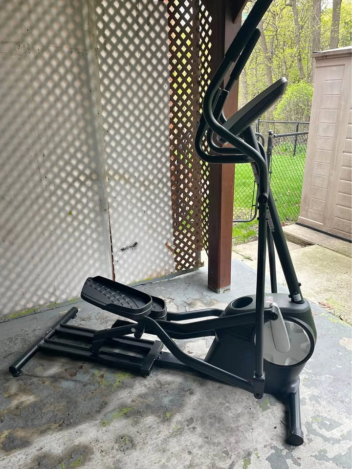 Horizon Elliptical Machine – Excellent Condition