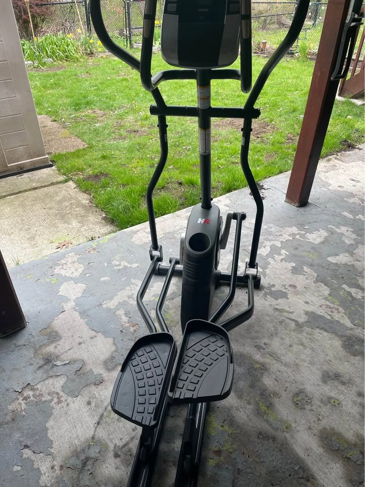 Horizon Elliptical Machine – Excellent Condition - photo 4