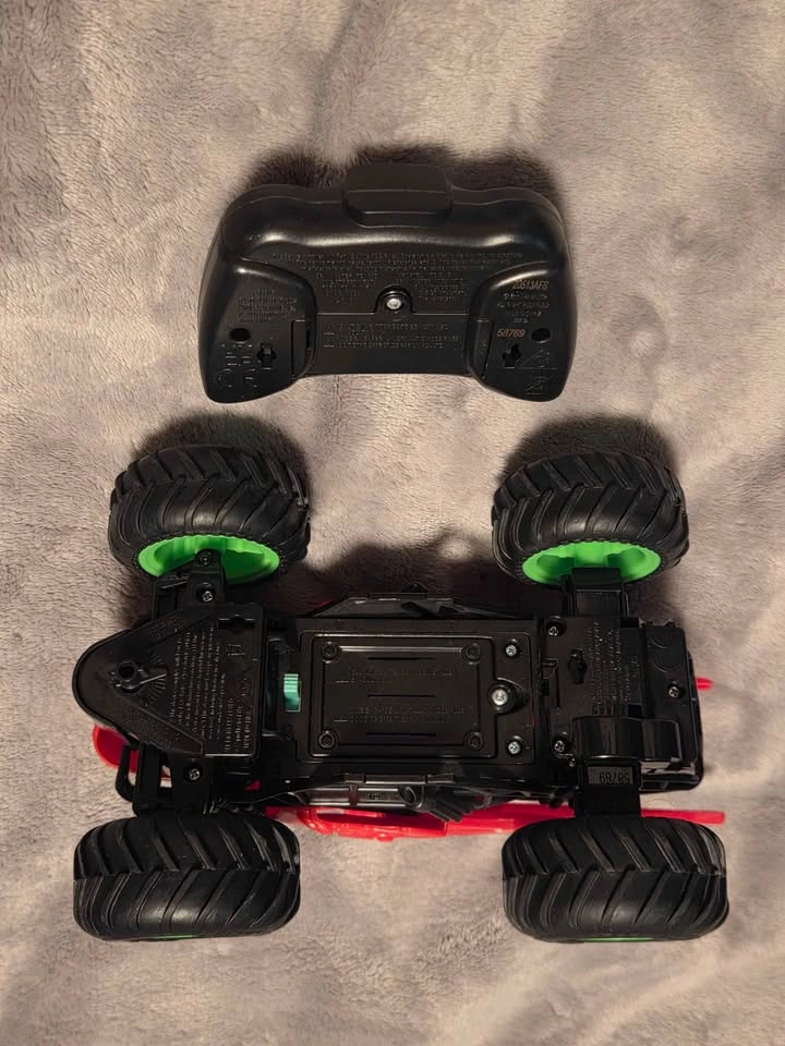 Remote Control Monster Truck - photo 2