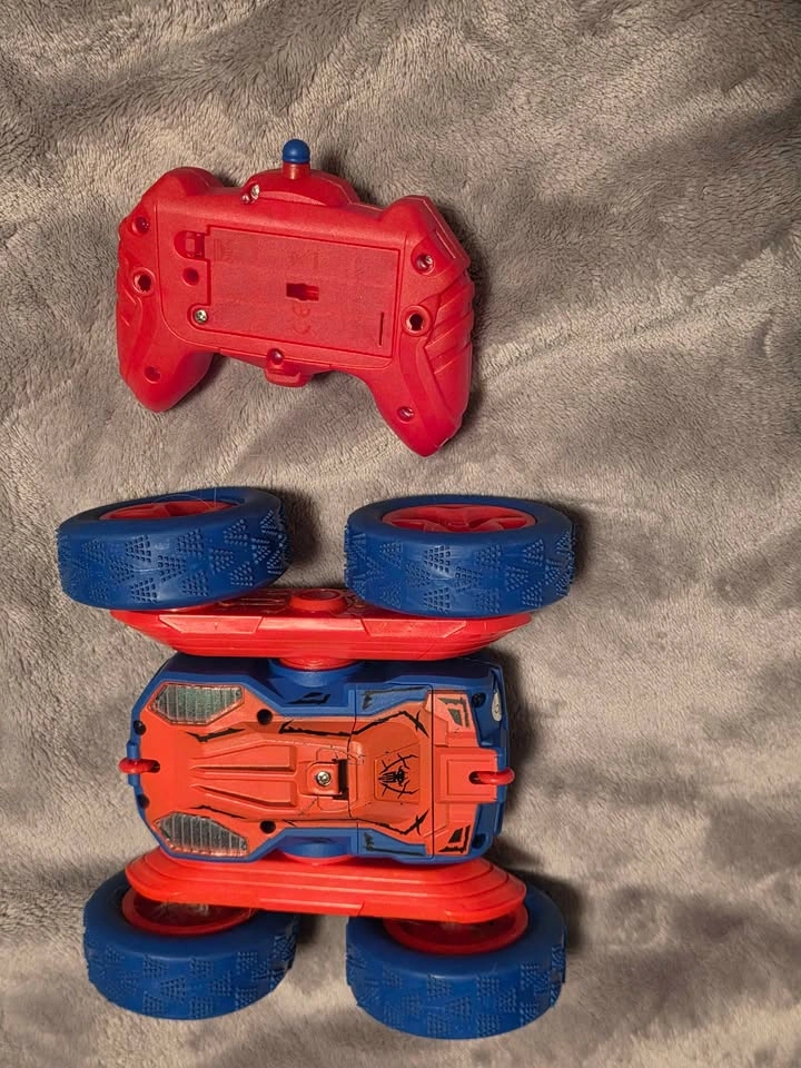 Spiderman Remote Control Stunt Car - photo 2