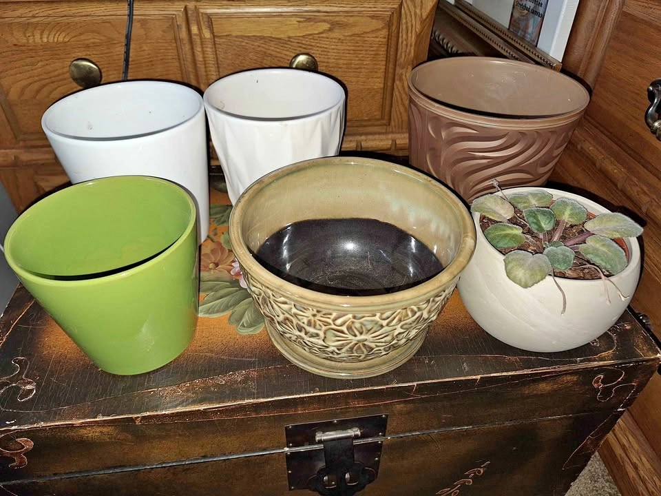 Small flower pots