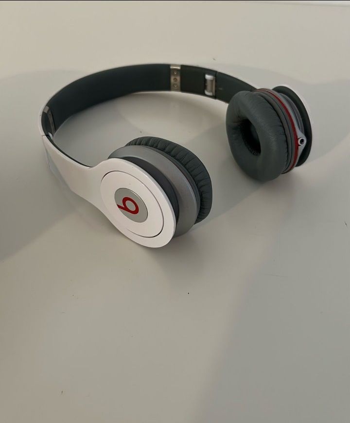 Beats Solo HD On-Ear Headphones - photo 3
