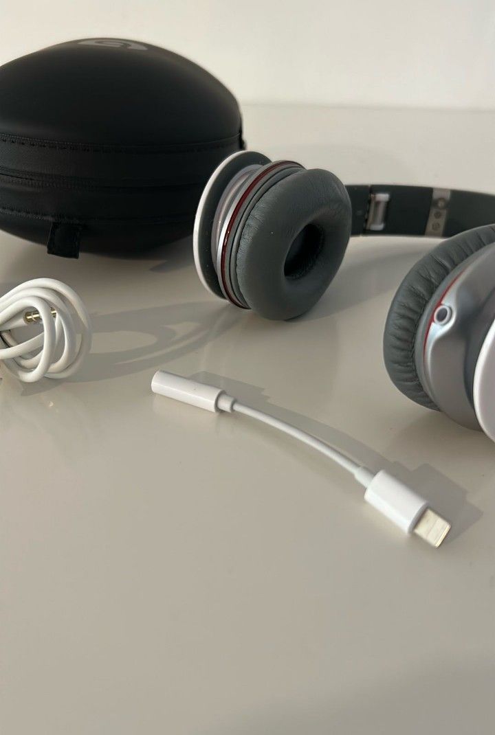 Beats Solo HD On-Ear Headphones - photo 4