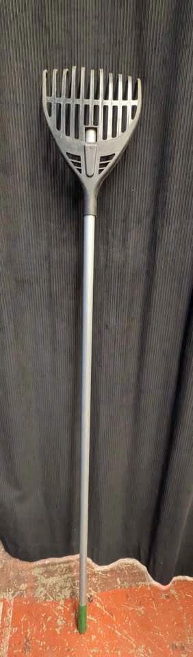 Lawn Tools - Nut Wizard & Plastic Rake - photo 4