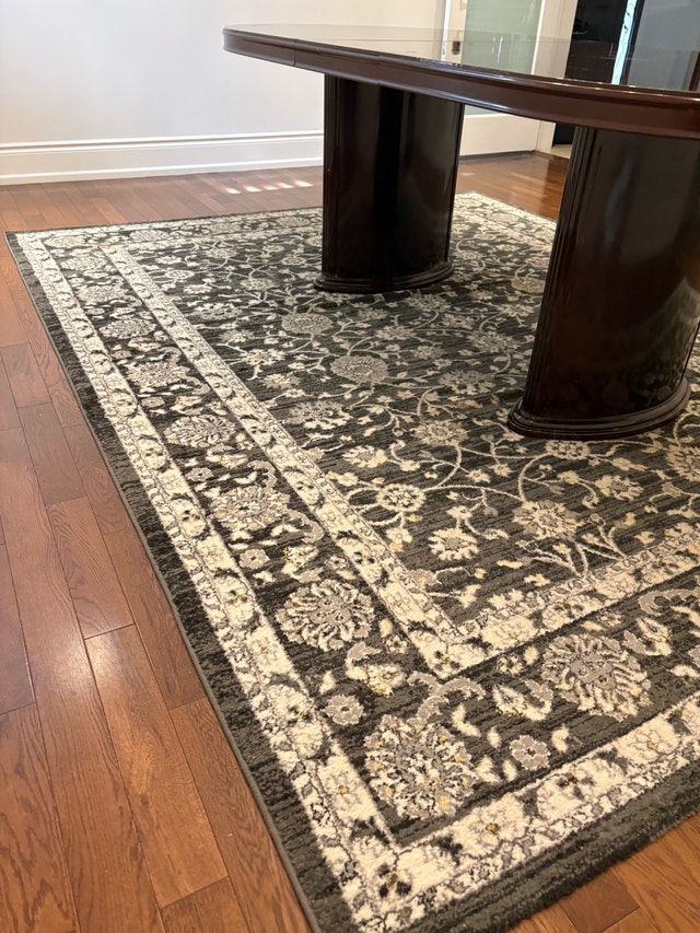 10'x8' Grey & Cream Floral Area Rug