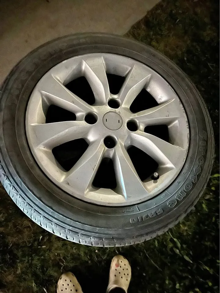 NISSAN SENTRA ORIGINAL RIMS WITH TIRES thumbnail