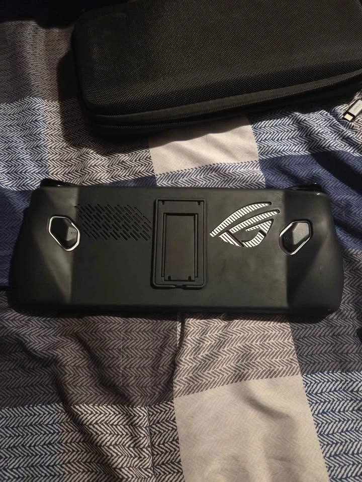 ROG Ally Z1E, SteamOS, Upgraded Battery + Accessories - photo 3