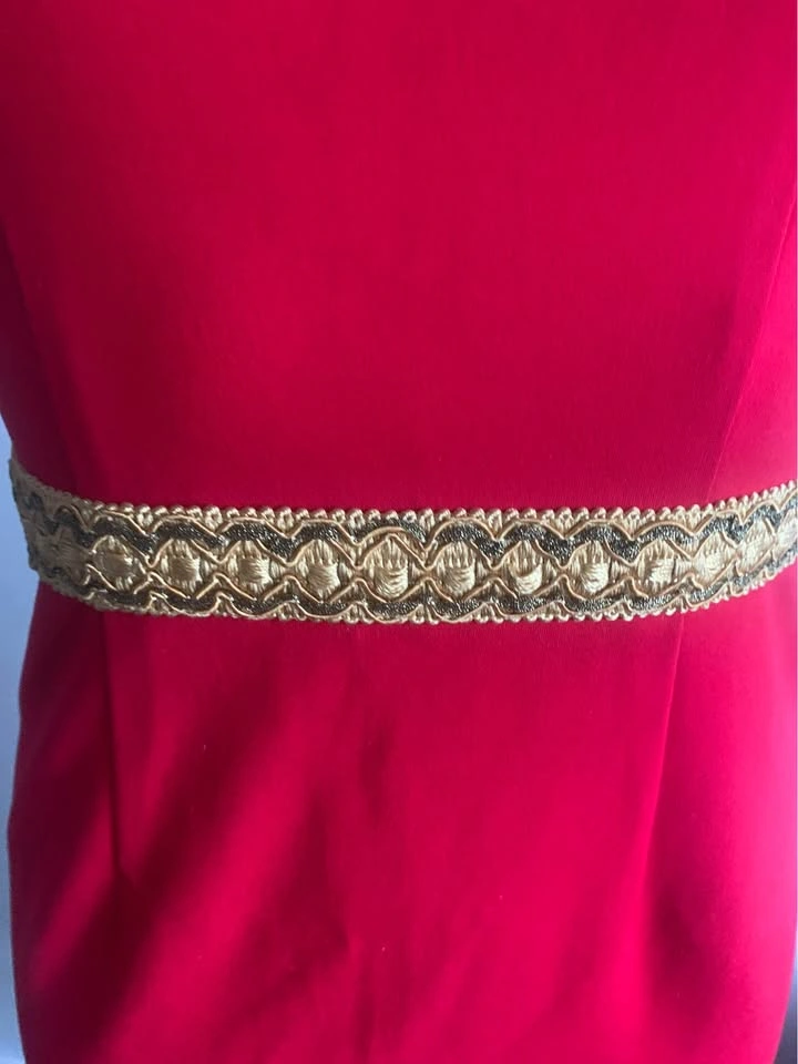 Red Fitted Short-Sleeve Dress with Gold Trim - photo 3