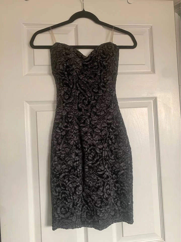 Sakura Black Lace Strapless Mini Dress. XS