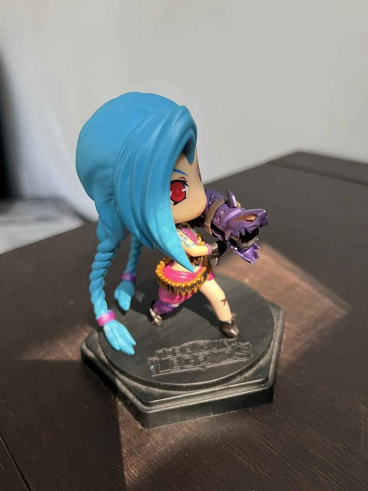 Arcane Jinx Figurine and League of Legends Items - photo 2