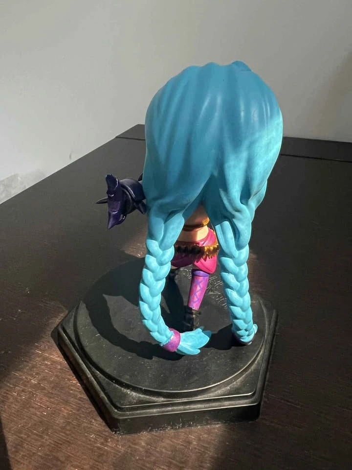 Arcane Jinx Figurine and League of Legends Items - photo 3