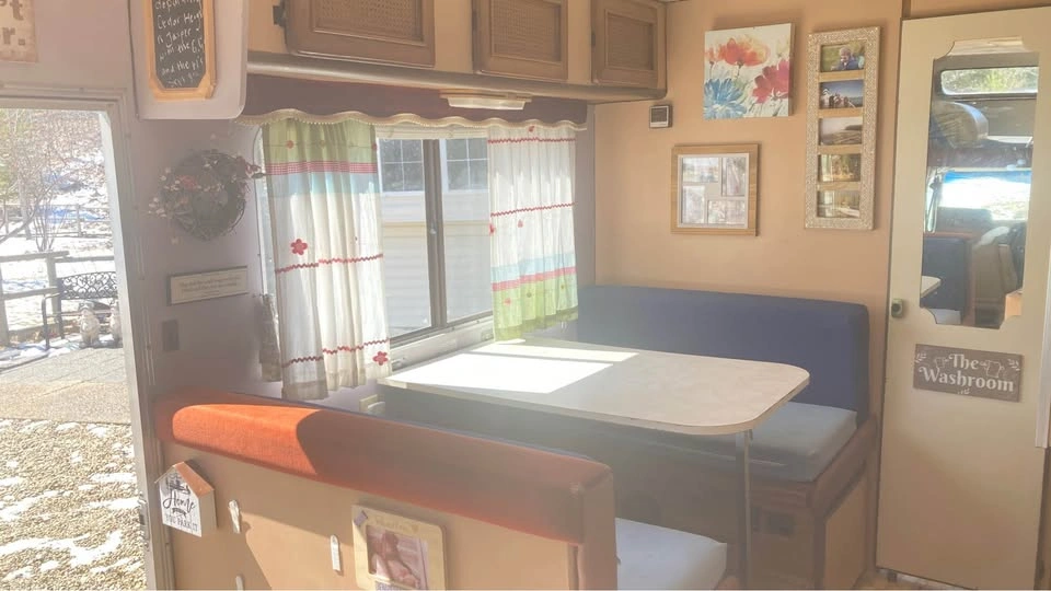 1984 Ford Vanguard Motorhome - photo 3