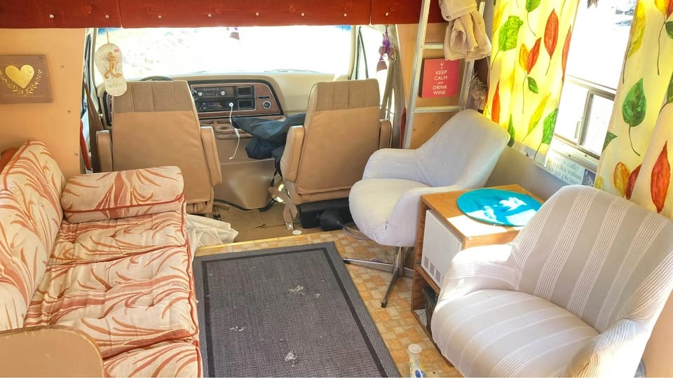 1984 Ford Vanguard Motorhome - photo 5