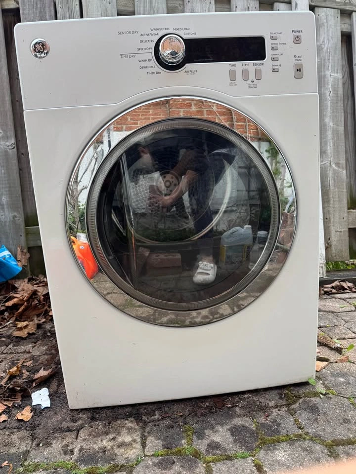 GE 24" Compact Electric Dryer - Perfect for Condos/Apartments - photo 4