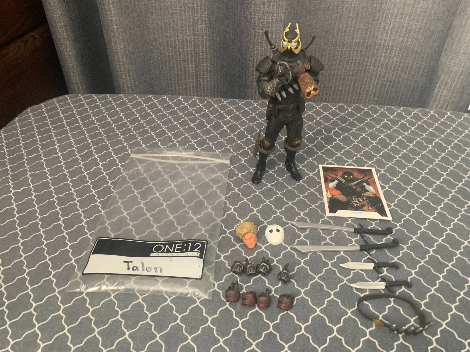 Mezco Custom Talon 1:12 Figure w/ Weapons Accessories - photo 2