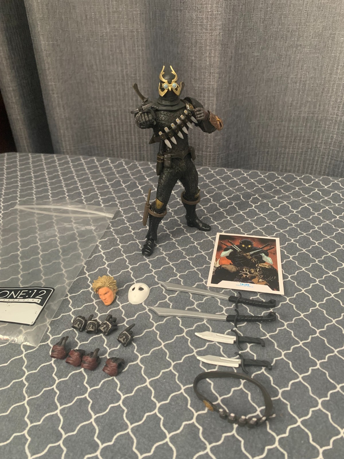 Mezco Custom Talon 1:12 Figure w/ Weapons Accessories - photo 3
