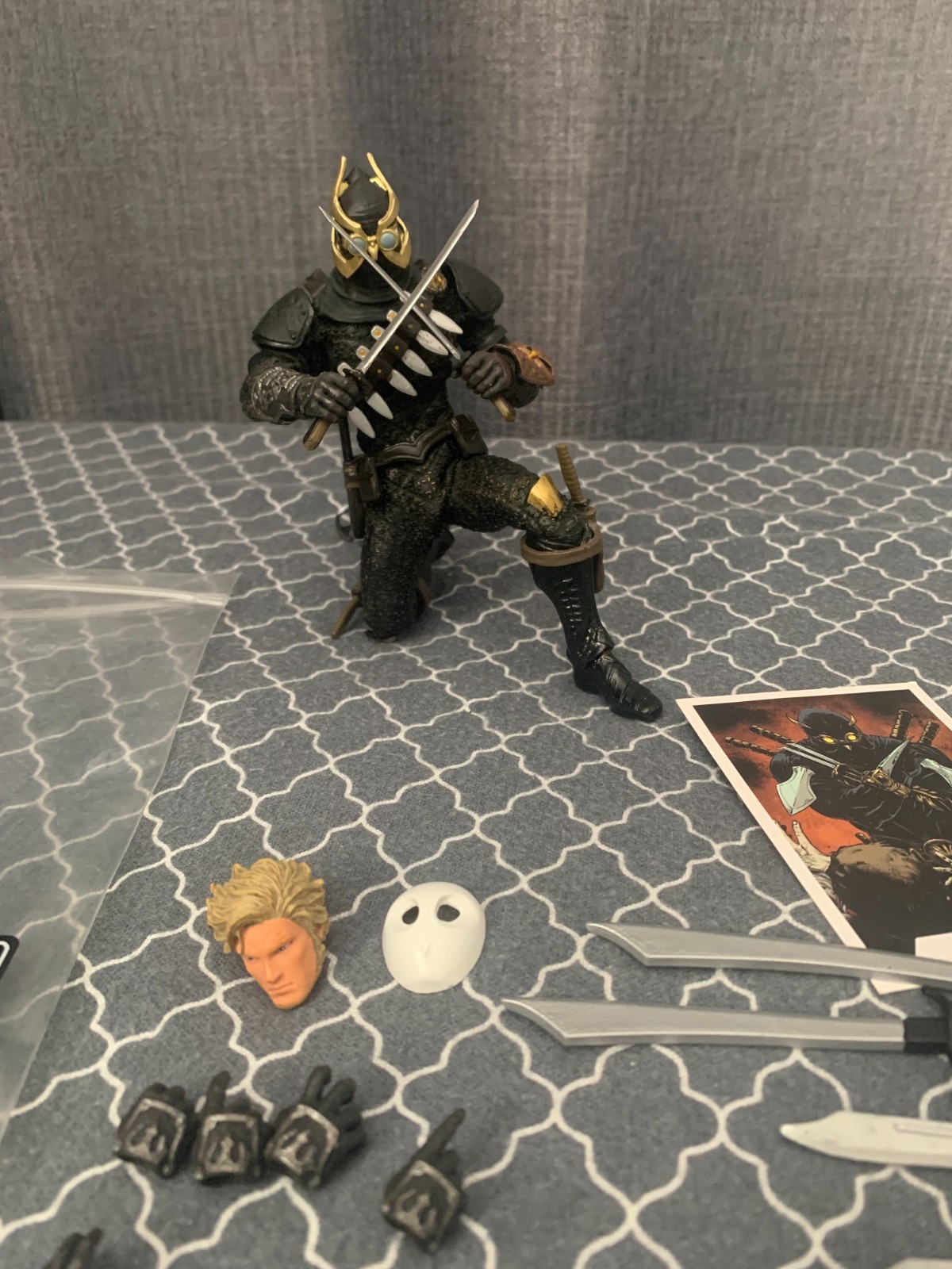 Mezco Custom Talon 1:12 Figure w/ Weapons Accessories - photo 4