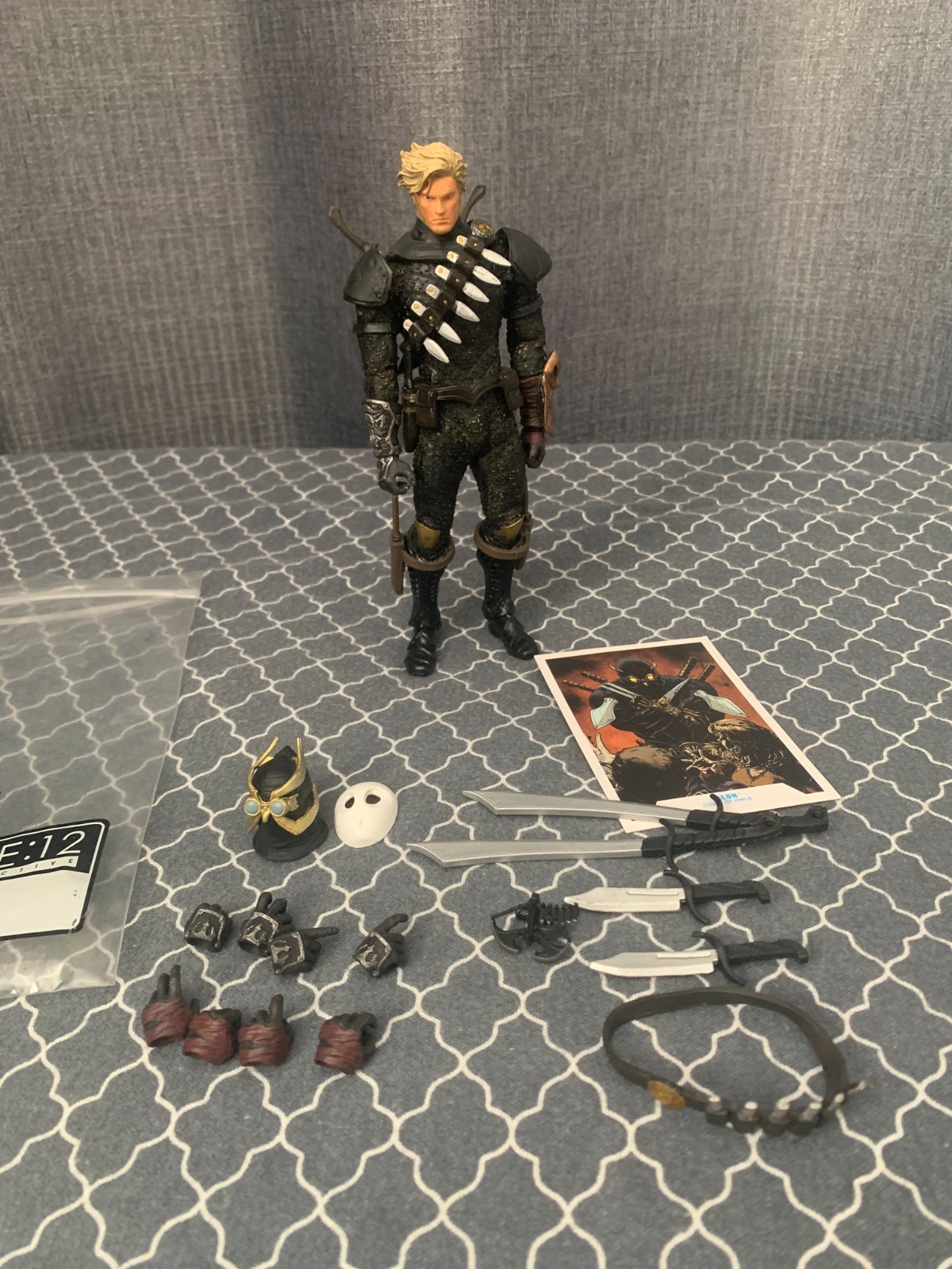 Mezco Custom Talon 1:12 Figure w/ Weapons Accessories - photo 5