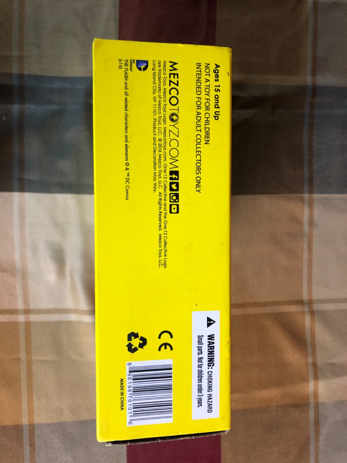 Mezco One:12 Collective Zoom Figure DC Comics Open Box Complete - photo 3