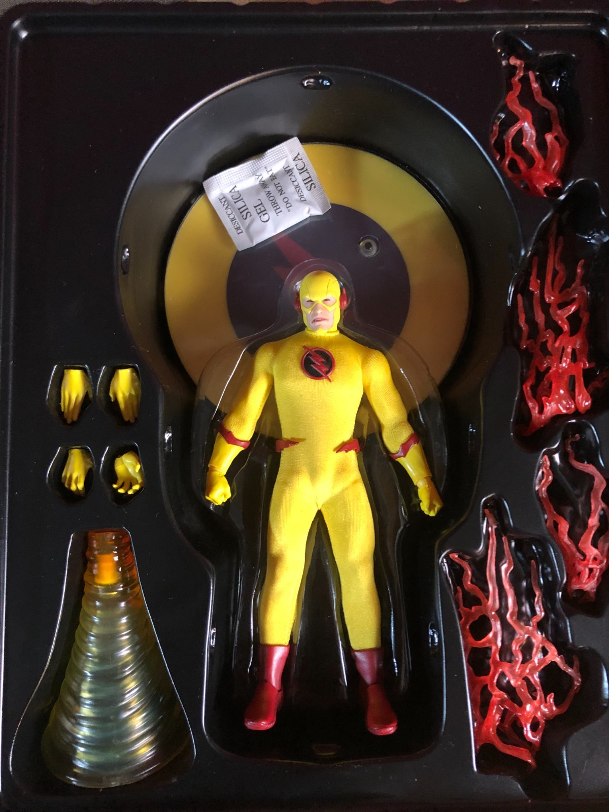 Mezco One:12 Collective Zoom Figure DC Comics Open Box Complete - photo 5