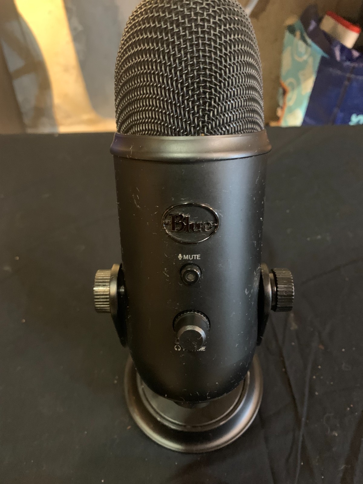 Blue Yeti USB Microphone - Classic Black - photo 2