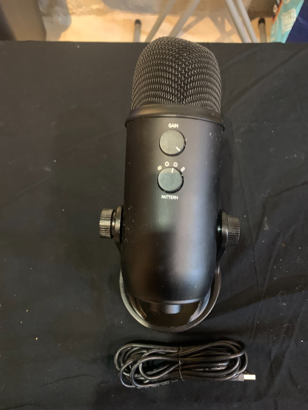Blue Yeti USB Microphone - Classic Black - photo 3