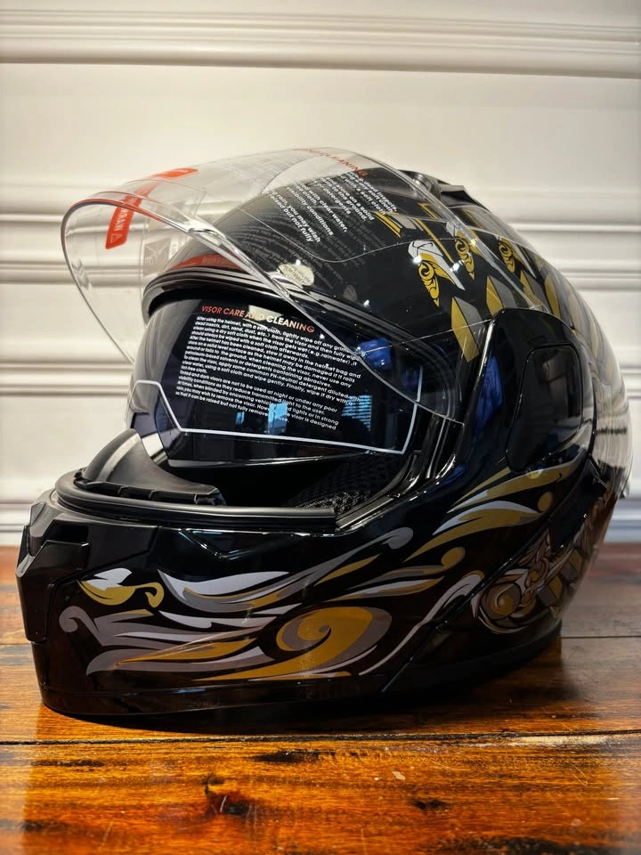 DOT Approved Medium Motorcycle Helmet (Brand New) - photo 3