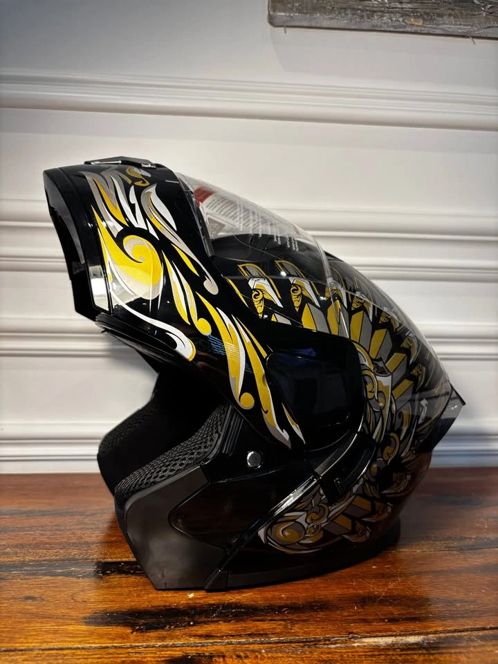 DOT Approved Medium Motorcycle Helmet (Brand New) - photo 4