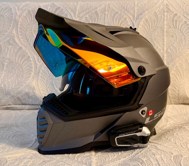 LS2 Blaze Helmet + 2  face shields + Cardo Comms, size XXXL - photo 2