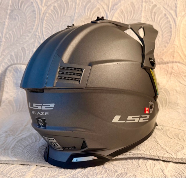 LS2 Blaze Helmet + 2  face shields + Cardo Comms, size XXXL - photo 4