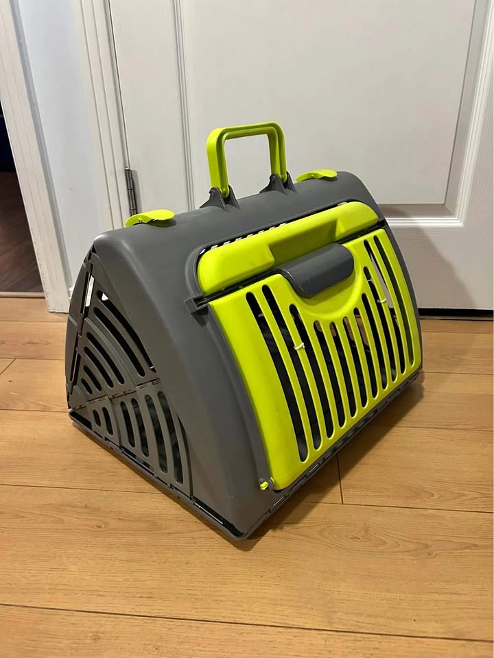 Large Foldable Pet Carrier Green (25lbs capacity)