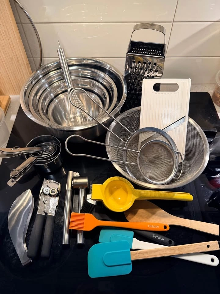 Kitchen Utensils Bundle - Bowls, Spatulas, Grater & More! - photo 2