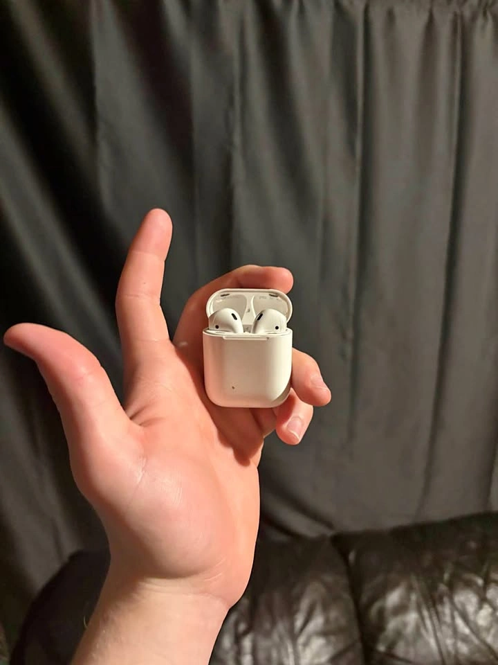 Apple AirPods 1st Gen