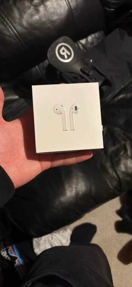 Apple AirPods 1st Gen - photo 2