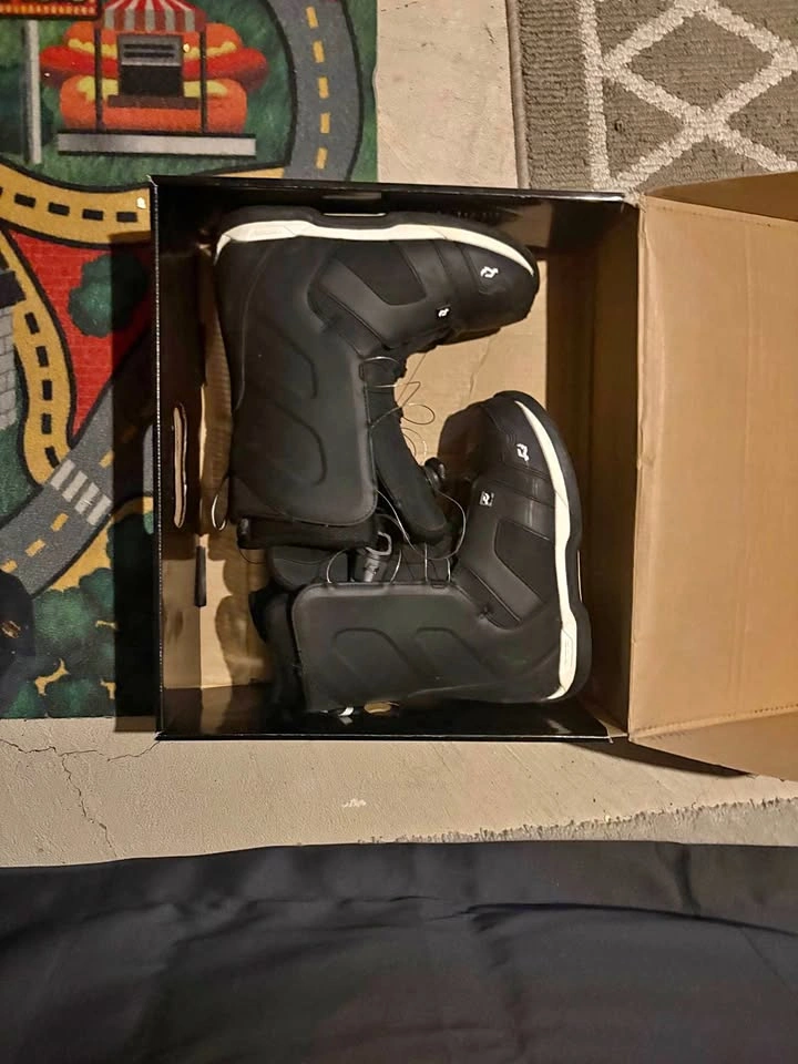 Snowboard Boots - Size 8 US