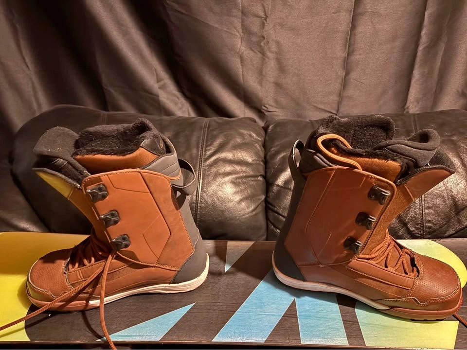 Snowboarding Boots - Size 9 US - Brown