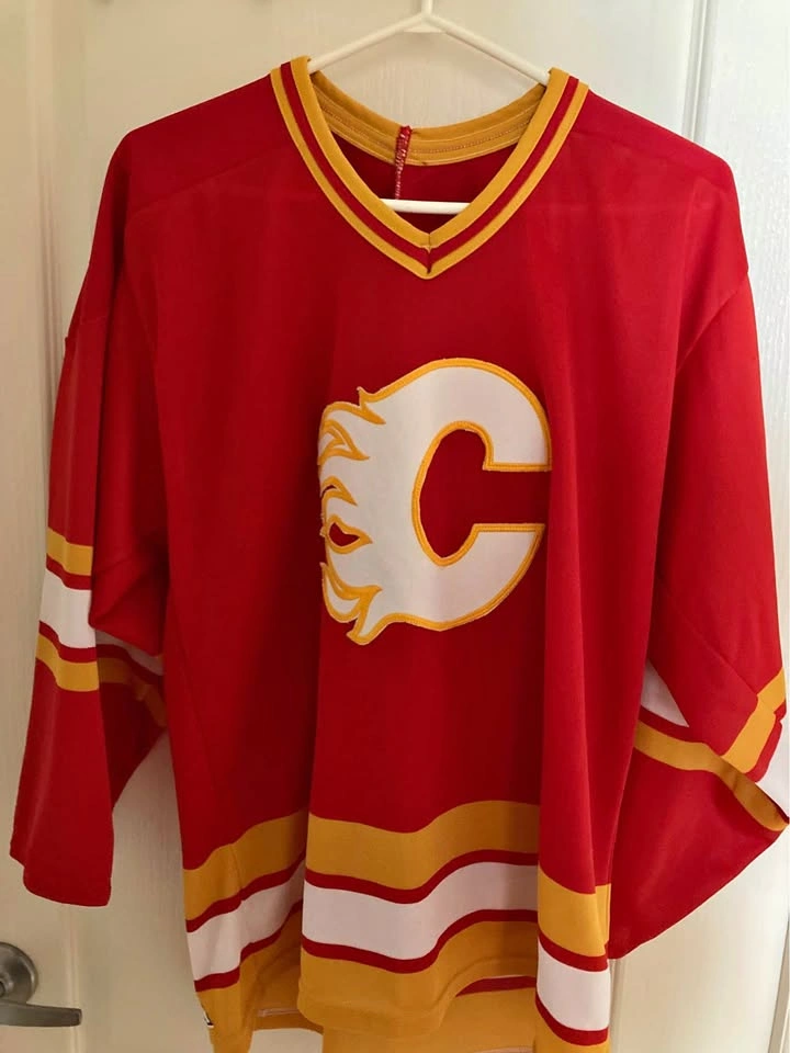 Calgary Flames Vintage CCM Men’s Medium Jersey