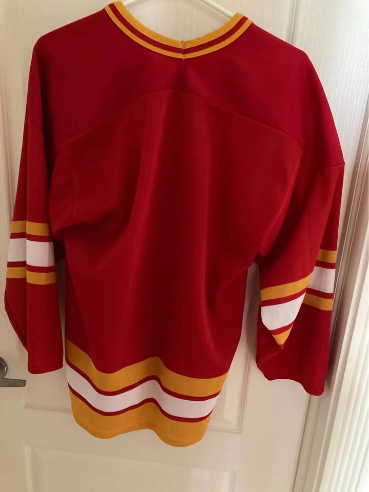 Calgary Flames Vintage CCM Men’s Medium Jersey - photo 2