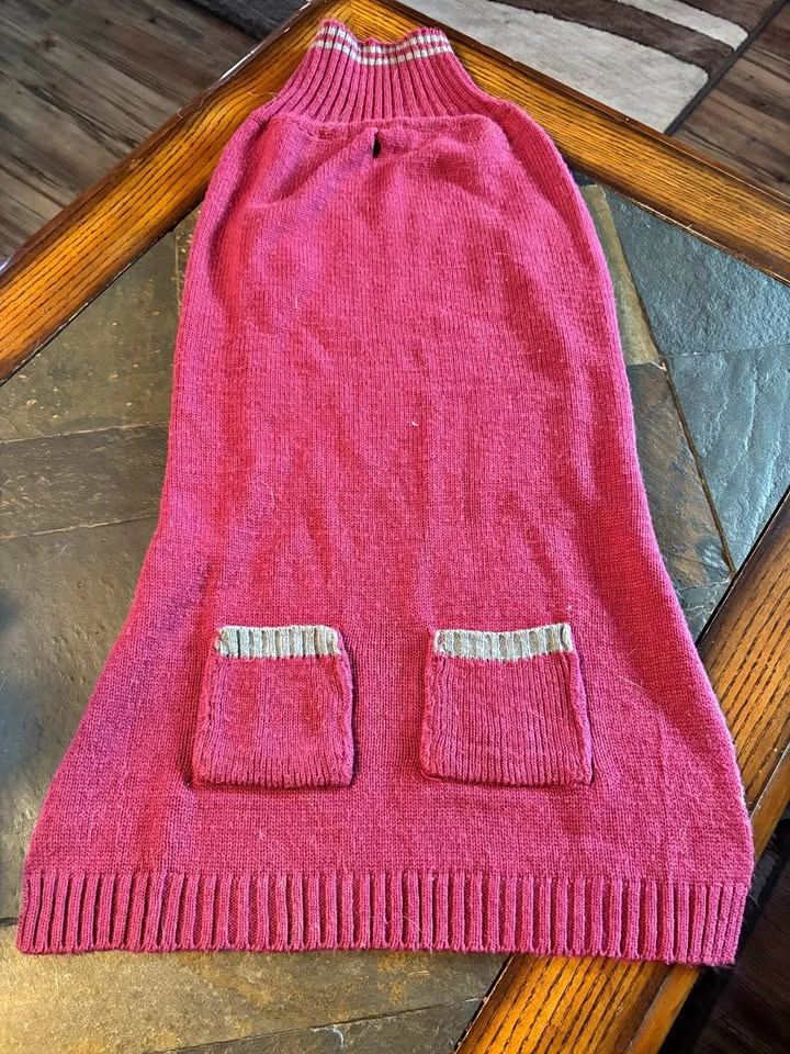 Dog Sweater Med/Lg With 2 Pockets
