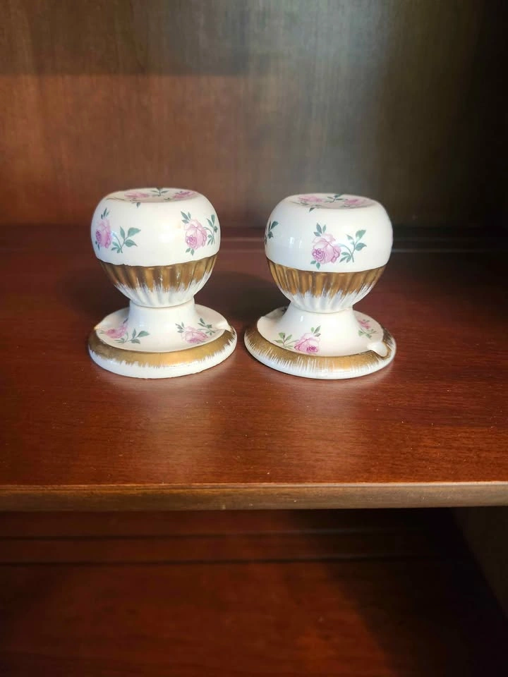 Antique porcelain floral door knobs - photo 2