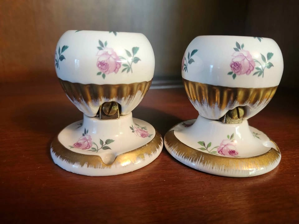 Antique porcelain floral door knobs - photo 3